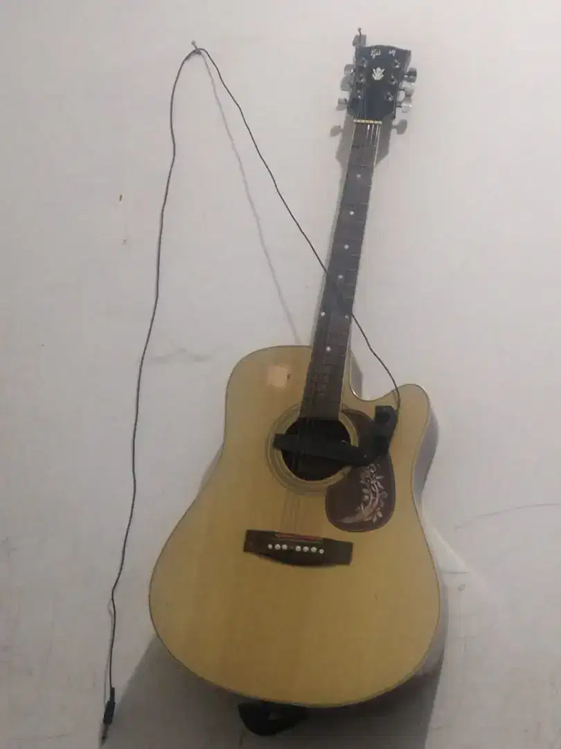 Dijual Gitar Akustik