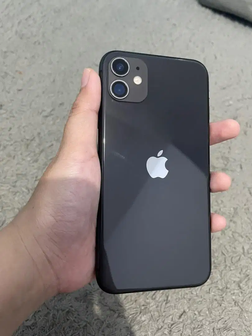 iphone 11 mulus like new,BH 100% awet pol