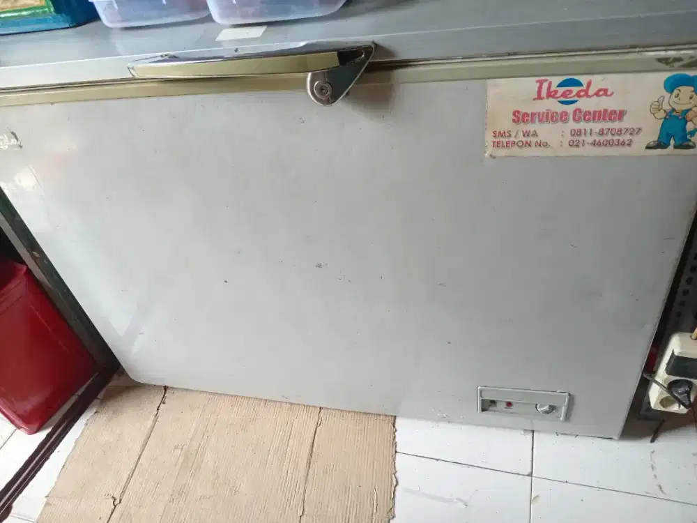 Lemari pembeku/freezer box