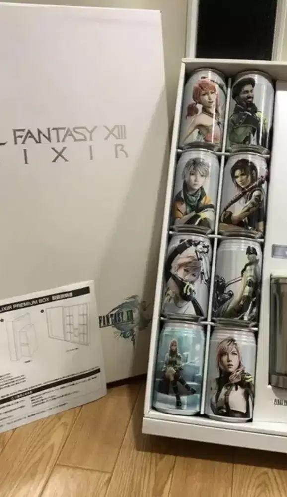 Final fantasy XIII figure, drinks bottle