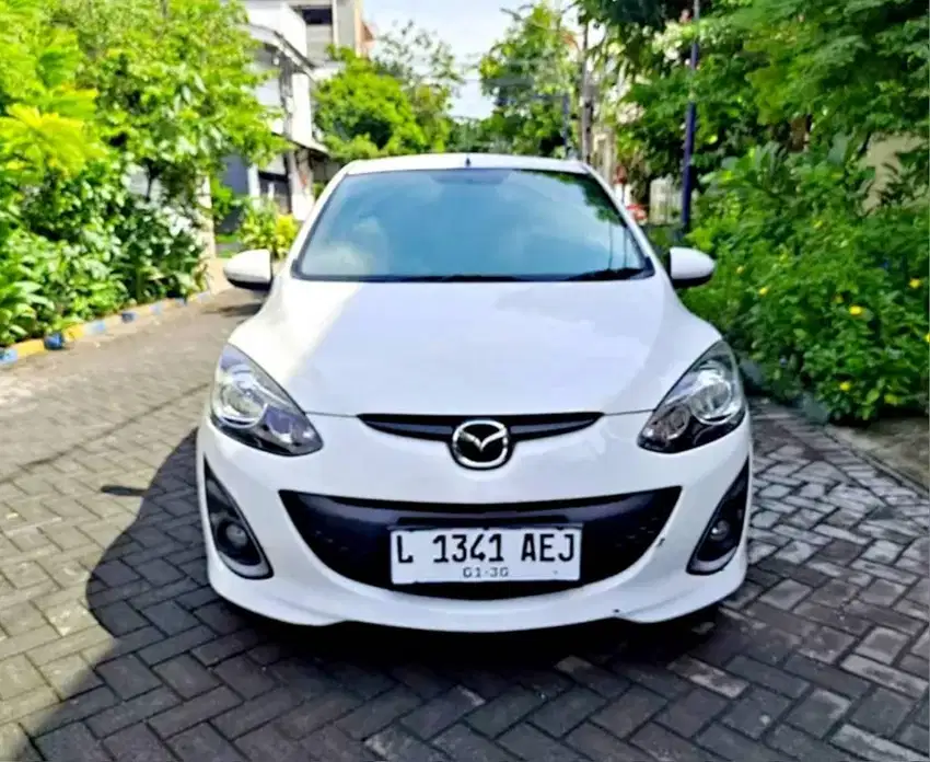 MAZDA 2 R 2014 PUTIH MATIC