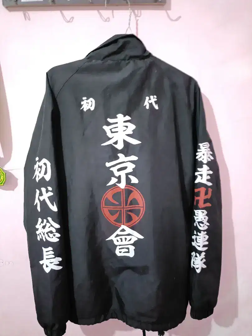 Jaket parasut warna hitam