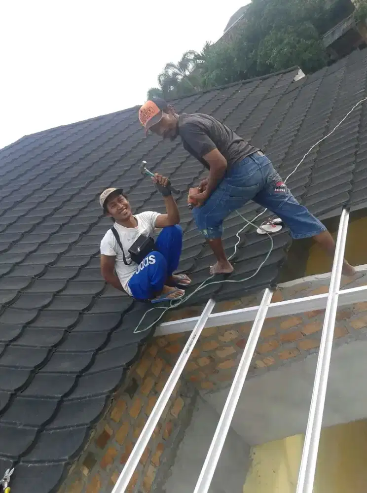 Pasang atap rangka baja ringan