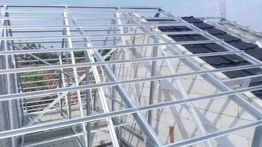 Pasang atap baja ringan