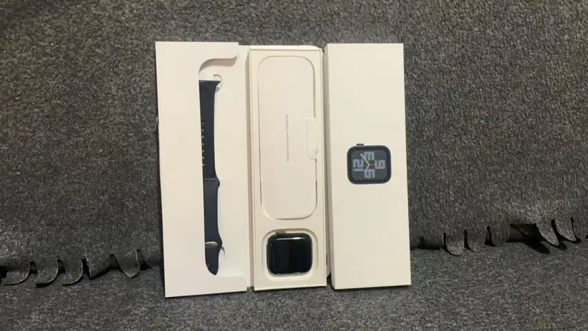 Apple Watch SE 2nd Gen 44mm midnight garansi iBox 11 Nov 2025