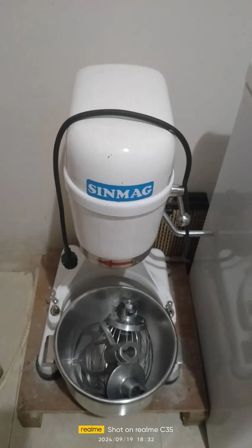 Mixer Sinmag, Terawat, belum pernah di bongkar, Spek di deskripsi