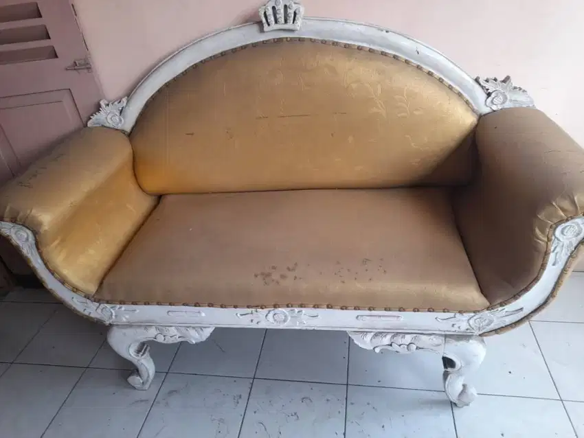 Sofa dan 4 Kursi