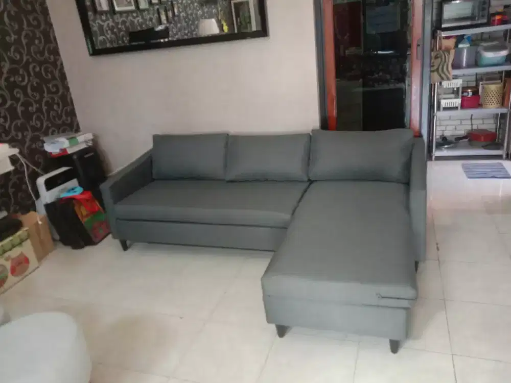 Menerima servis sofa panggilan