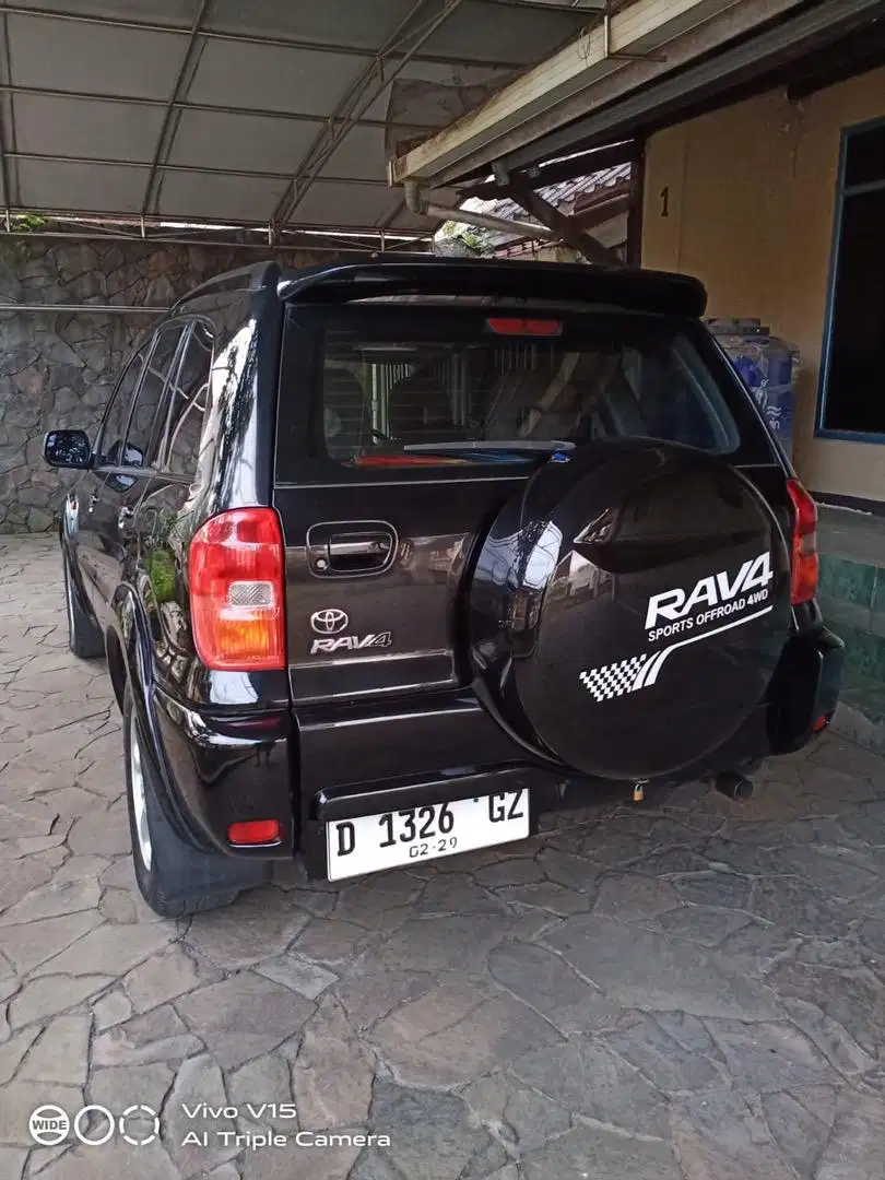 Toyota RAV4 tahun 2003, km rendah.