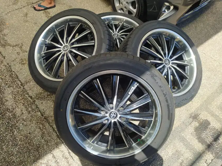 Velg + Ban R.22 fortuner pajero dakar