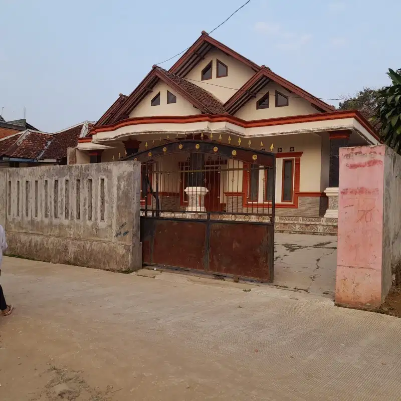 Rumah Siap Huni, LT. 400 m, Bangunan Kokoh, Bojong PWK.