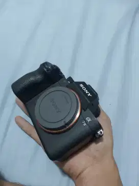 Sony A7 Mark III beserta lensa