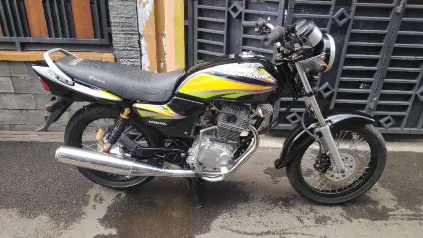 Honda Megapro 160 Warna Hitam 2005