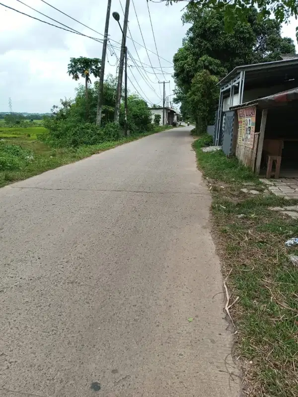 dijual rumah kampung pinggir jalan cor