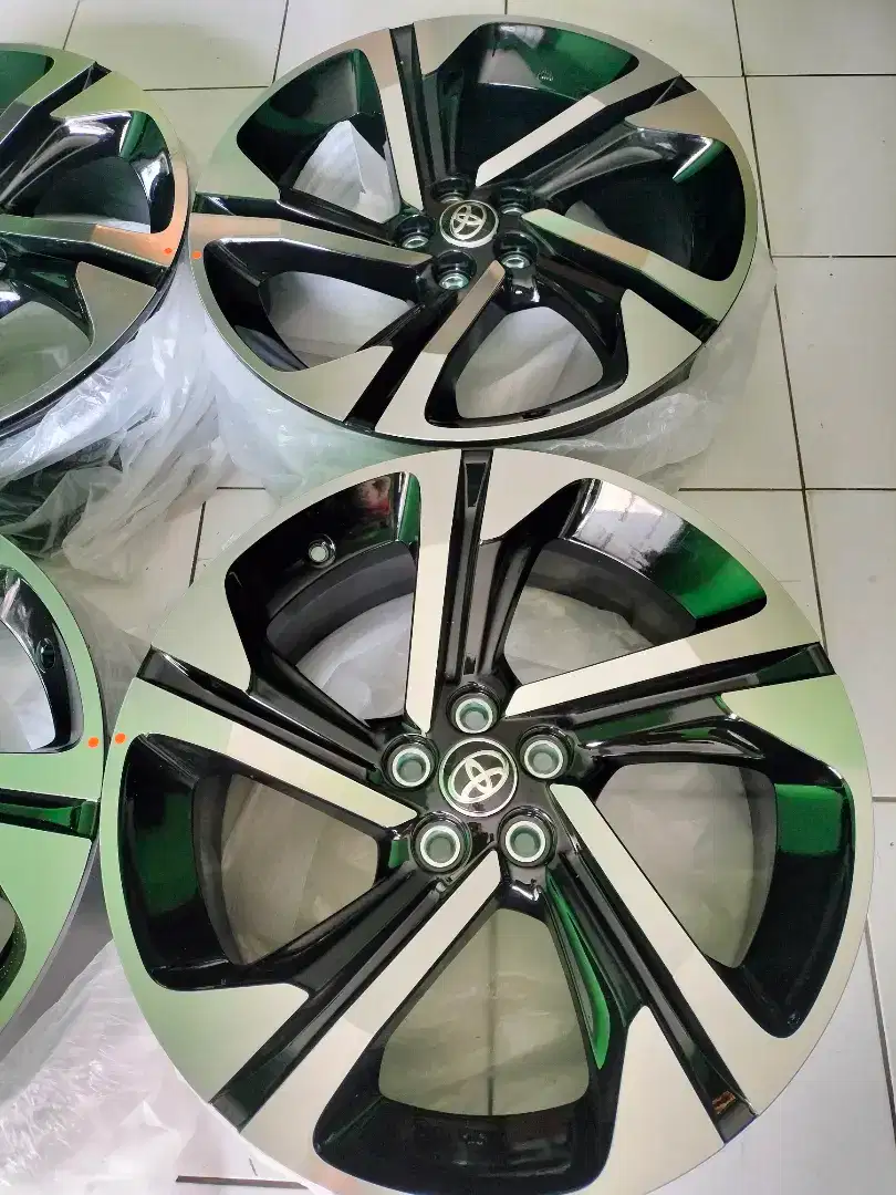 Velg Toyota New YARIS Cross R.18 ori