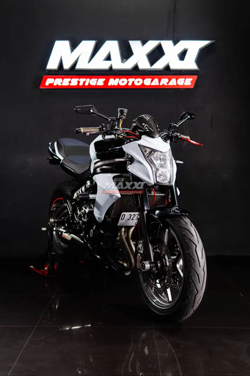 Kawasaki ER 6 N Full paper white color