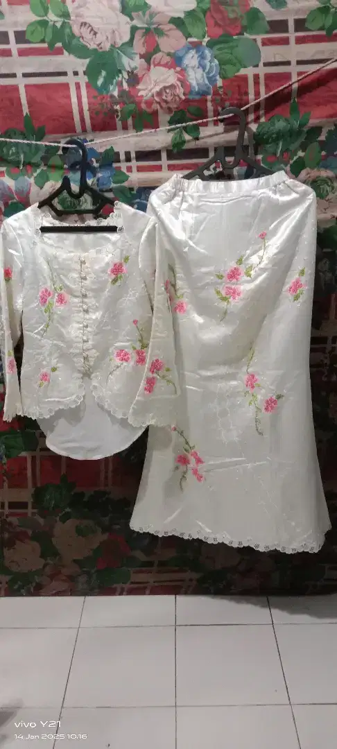 Setelan kebaya untuk acara formal dan non formal