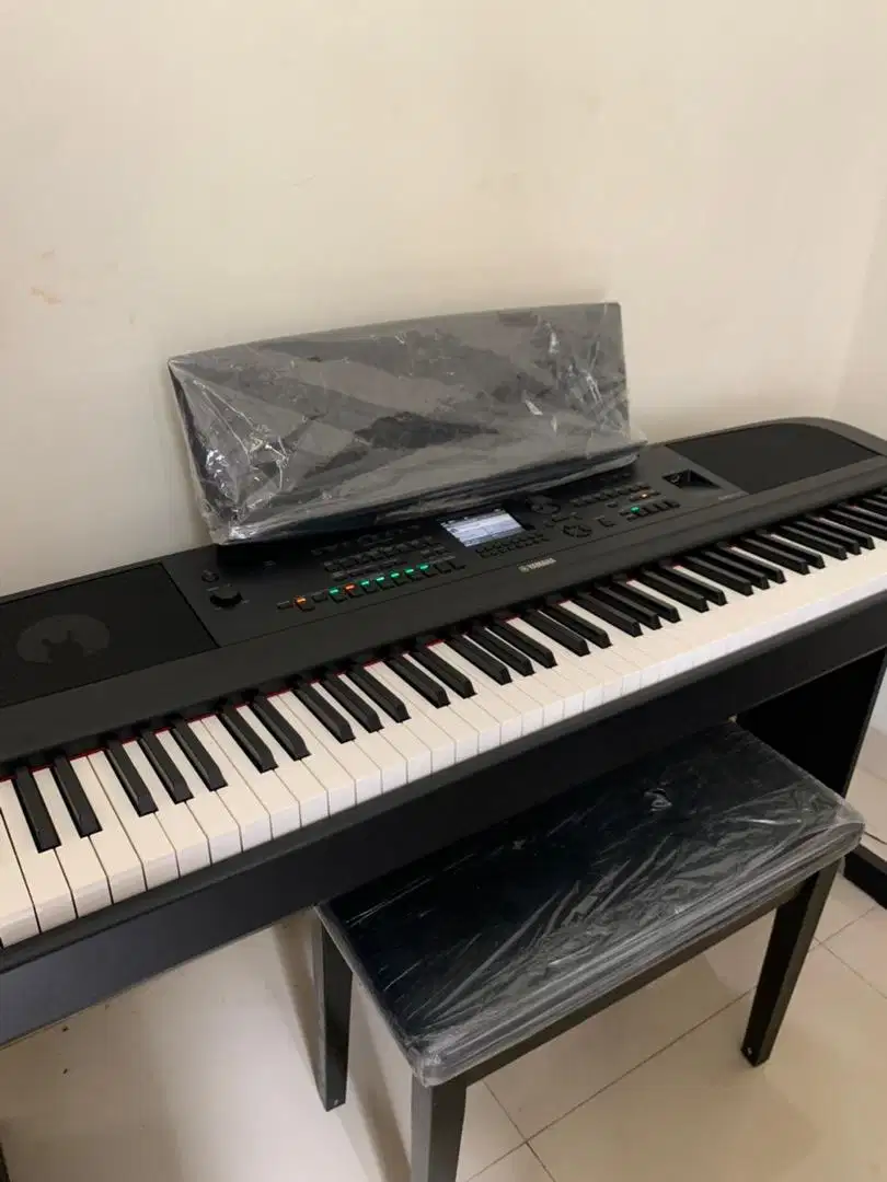 Piano Digital Yamaha Grand DGX 670 bekas mulus