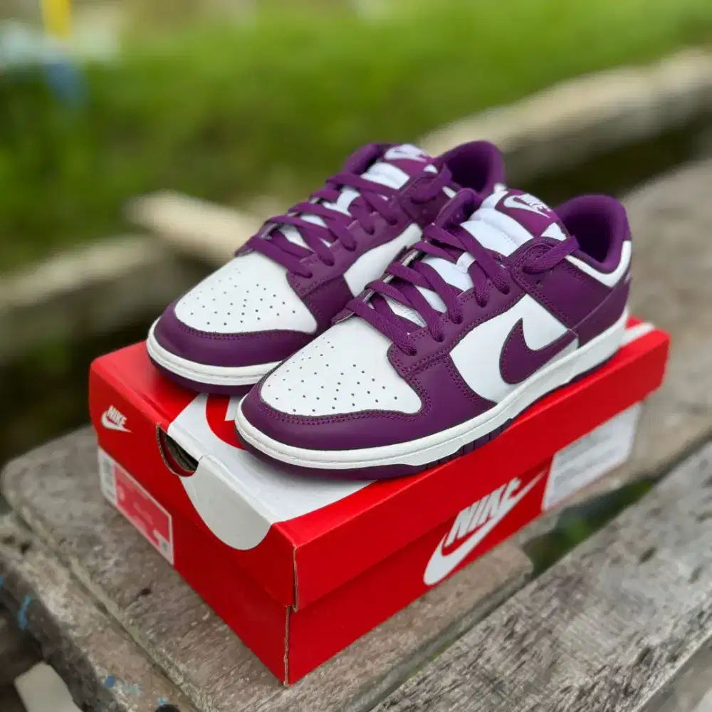 Sepatu Nike Dunk low  Retro purple