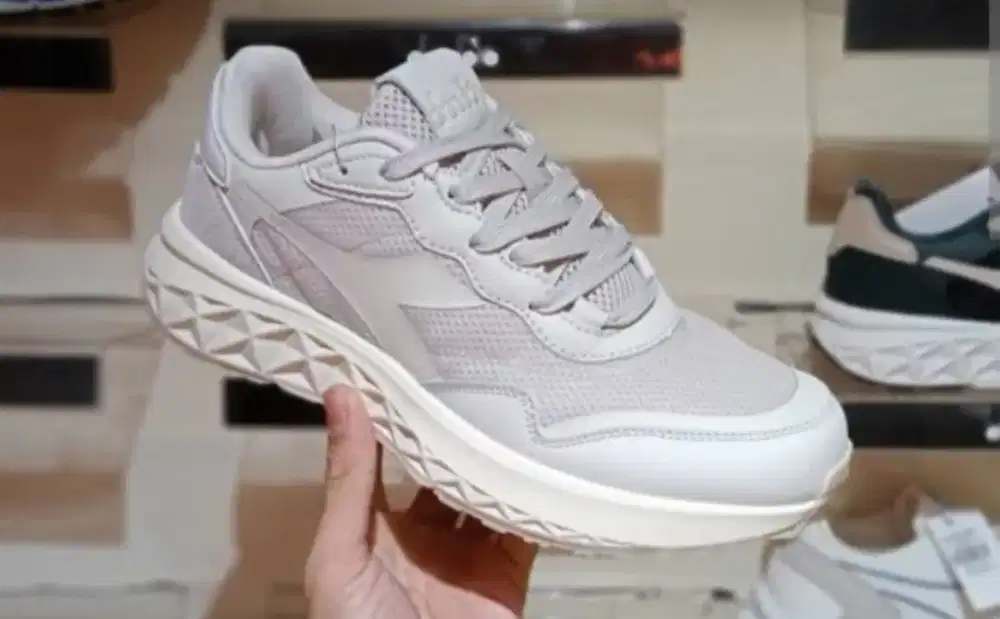 Sepatu Diadora Tipe Khalta