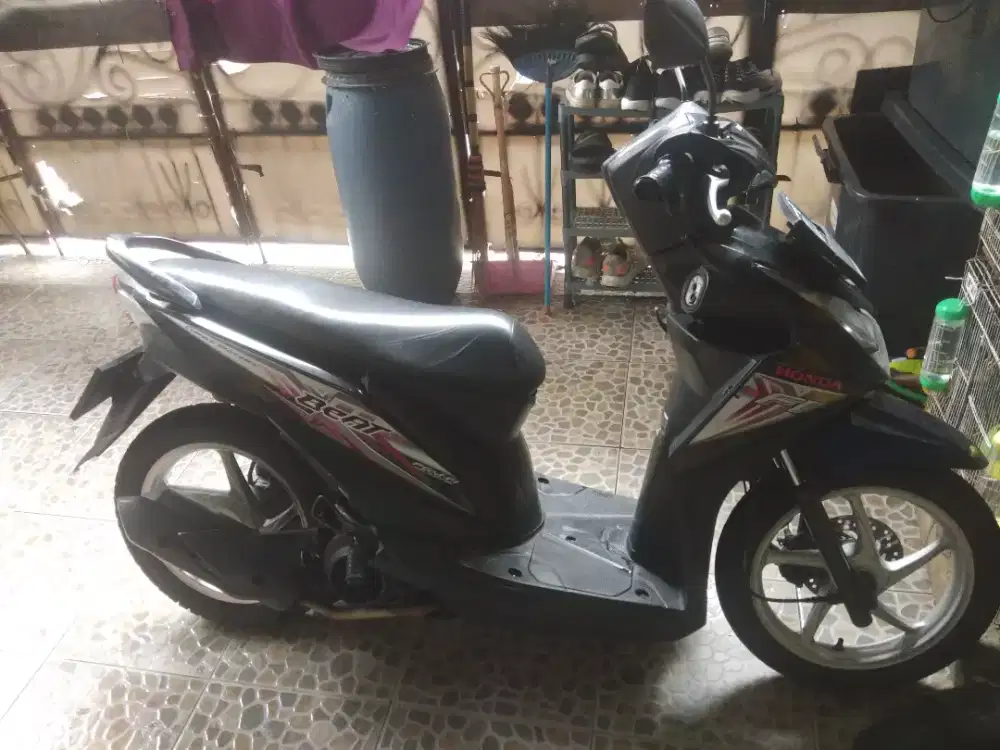 Motor Honda Beat tahun 2015 warna hitam