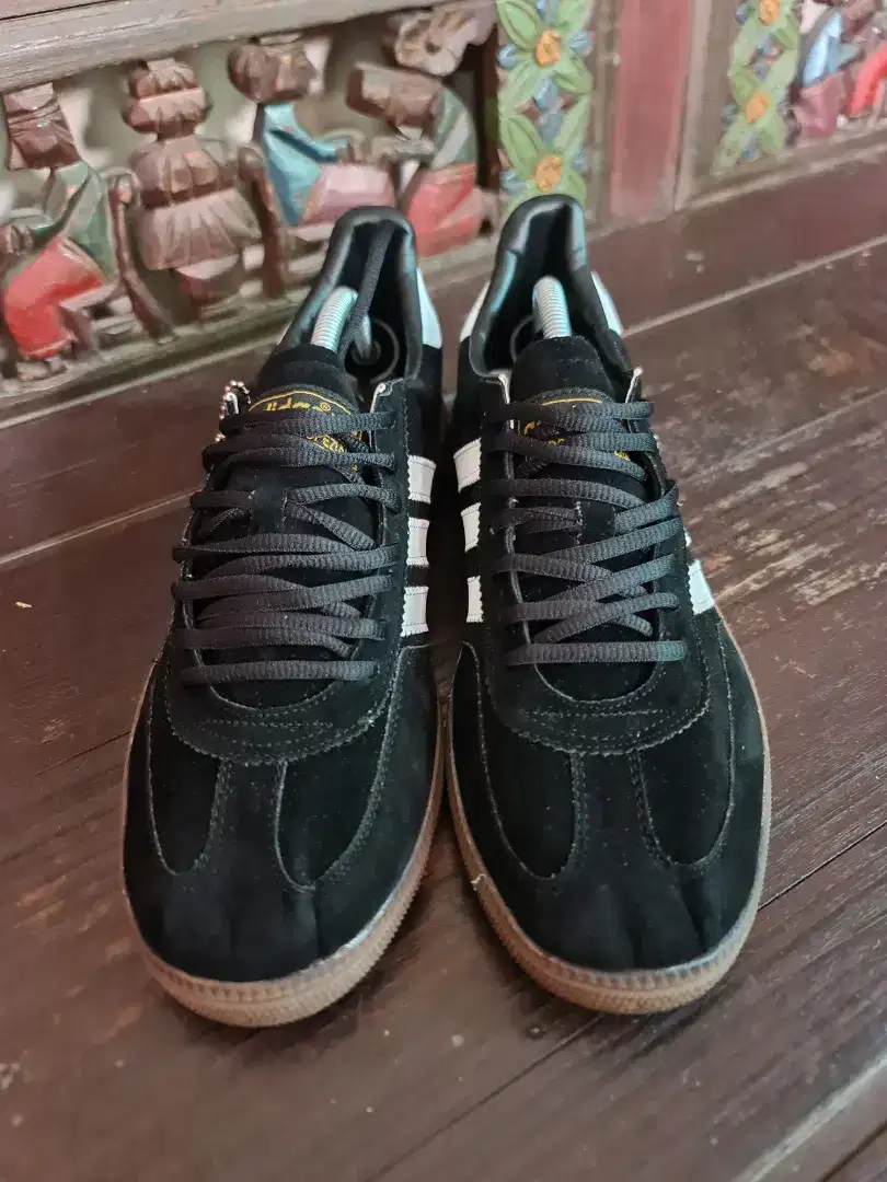 027. Sepatu Adidas Spezial

Size: 43.5
Insole: 27.5
Kondisi baru
