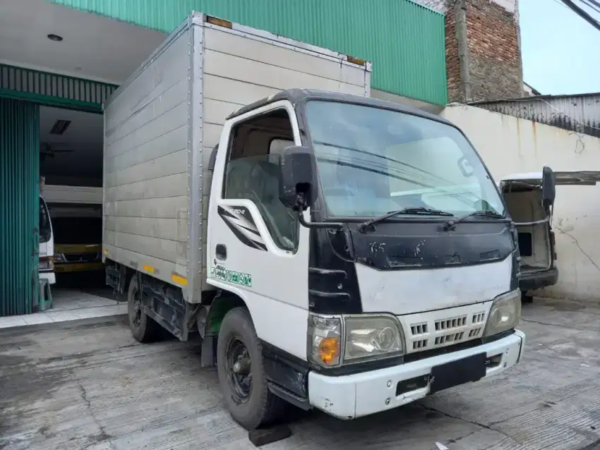 Isuzu Elf NKR55 4 Roda Box 2012