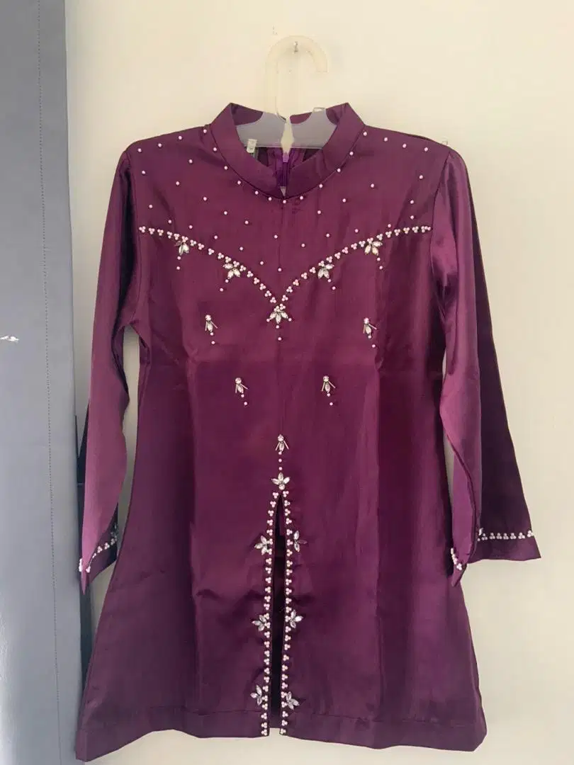 Baju kurung melayu modern