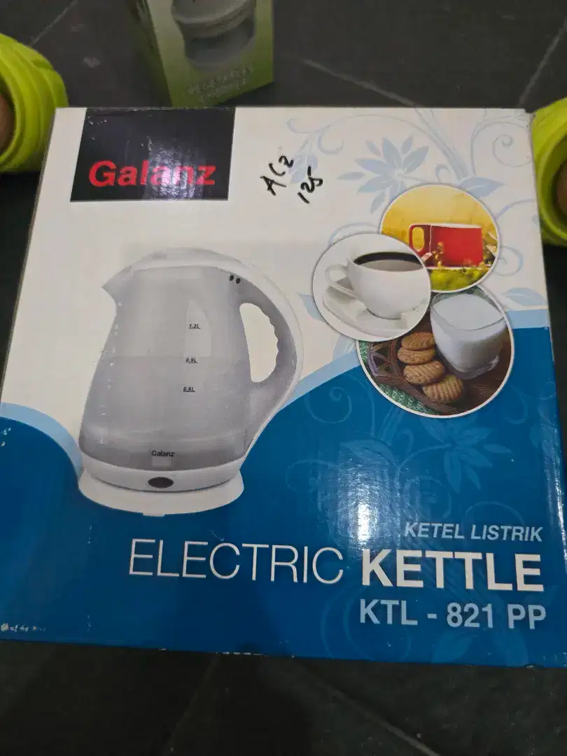 Kettle air panas listrik