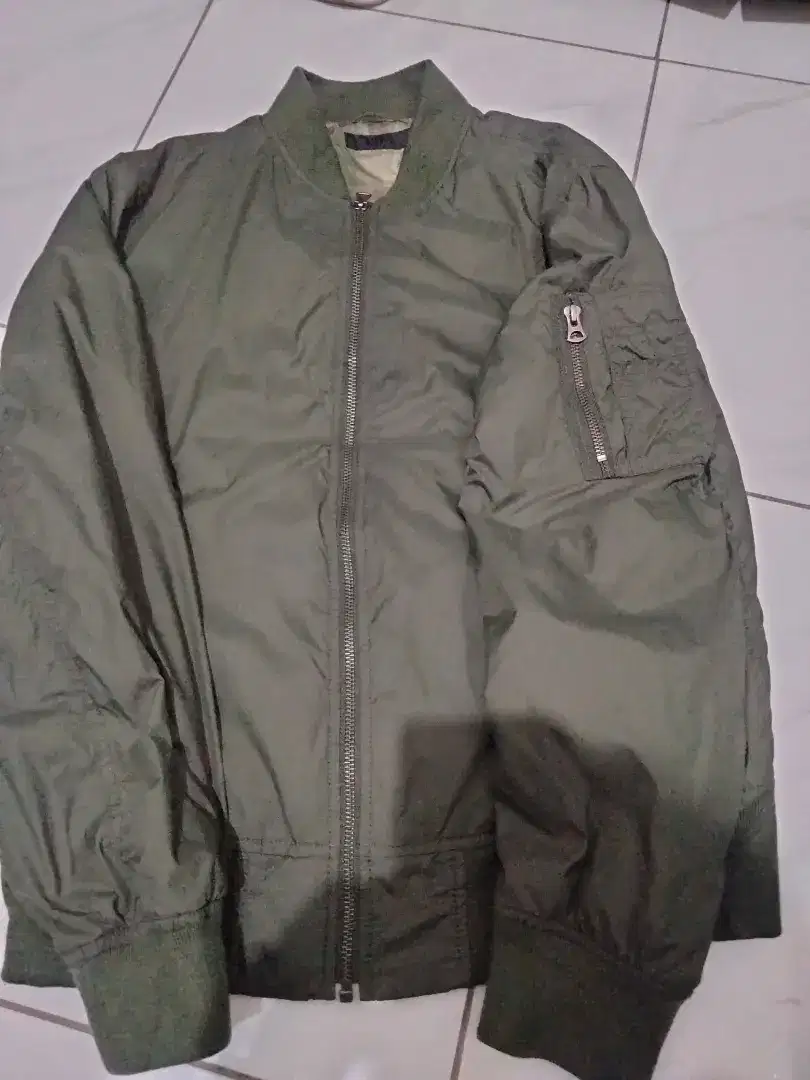 Bomber uniqlo sizs s