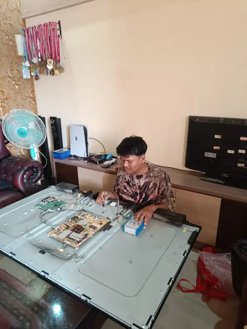 Jasa servis tv led panggilan home semua merek tv panggilan jadetabek