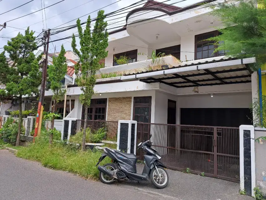 DI JUAL MURAH RUMAH 2 LANTAI SIAP HUNI DI MARGAHAYU HARGA 900JTAN