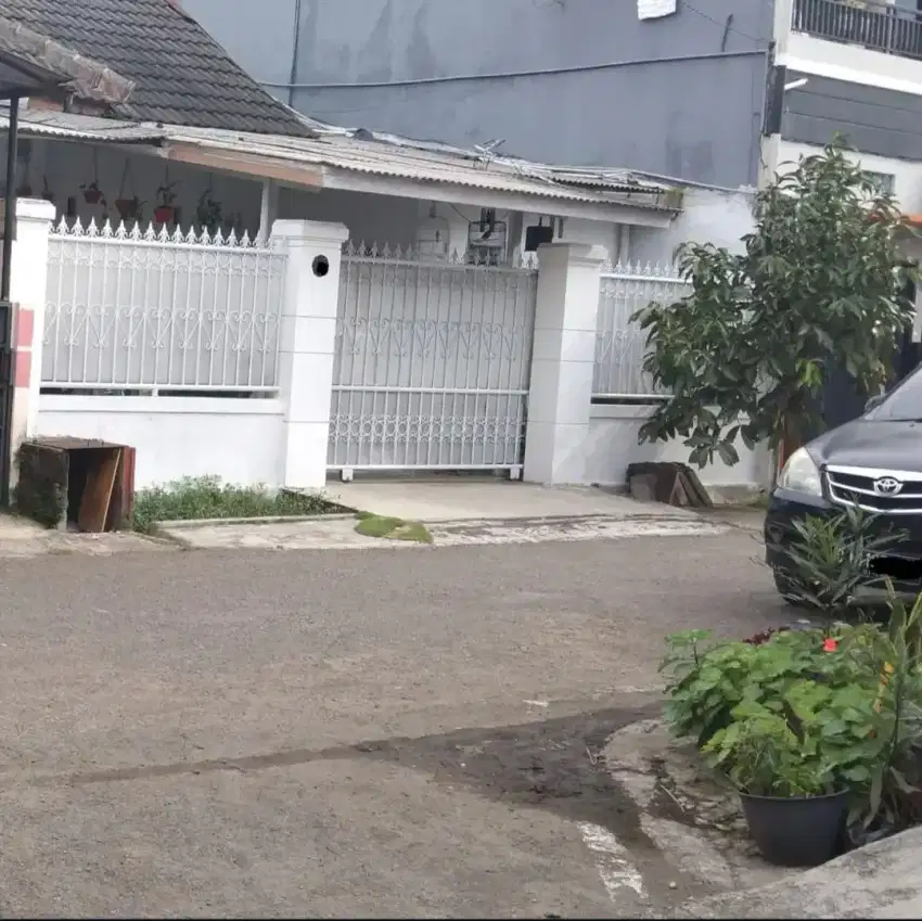 DI JUAL RUMAH MURAH DALAM KOMPLEK DI MARGAHAYU RAYA HARGA 700JTAN