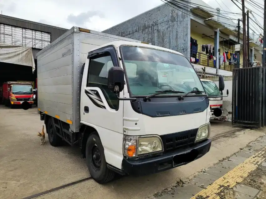 Isuzu Elf NKR55 4 Roda Box 2012