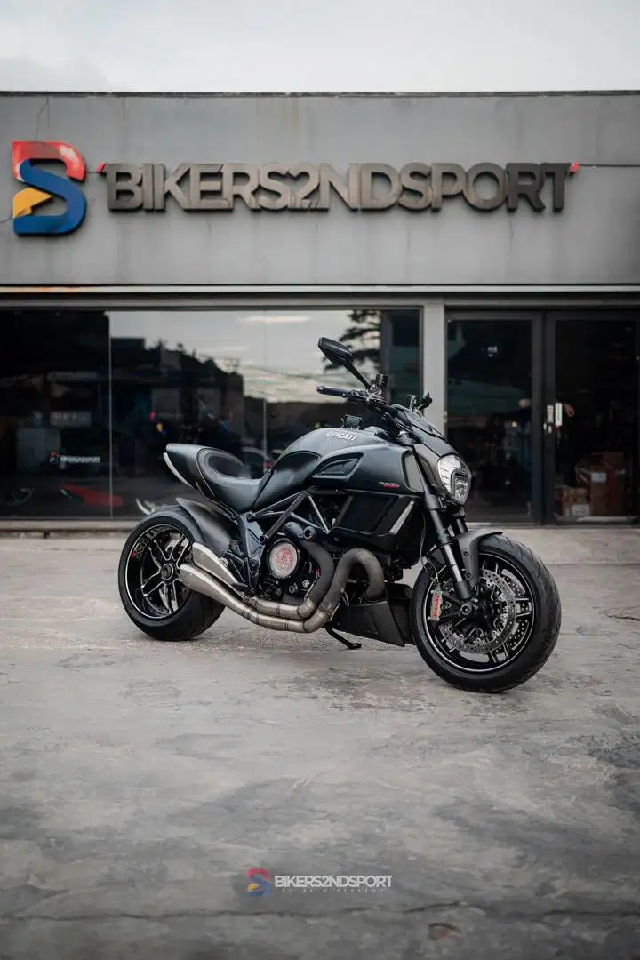 DUCATI DIAVEL ASPHALT GREY RARE z900 r6 monster