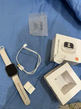 Smart watch redmi 5 lite putih (Baru pakai sebulan)