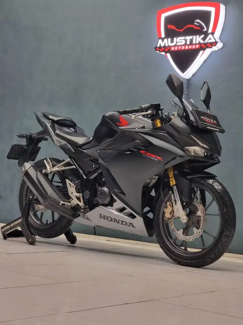 Perfect Condition!!Honda CBR 150R 2022 Black N Asli Mulus m-Mustika