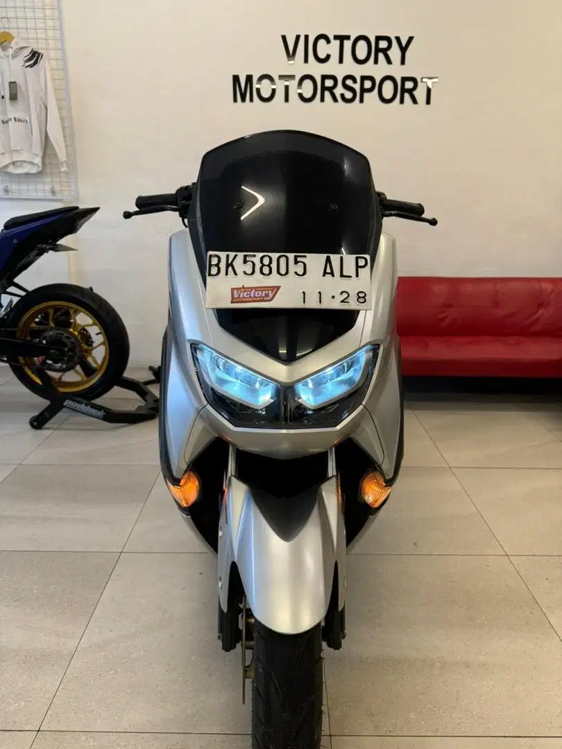 New Yamaha Nmax 155 Abs Connected 2023 warna Silver Tipe Tertinggi CC