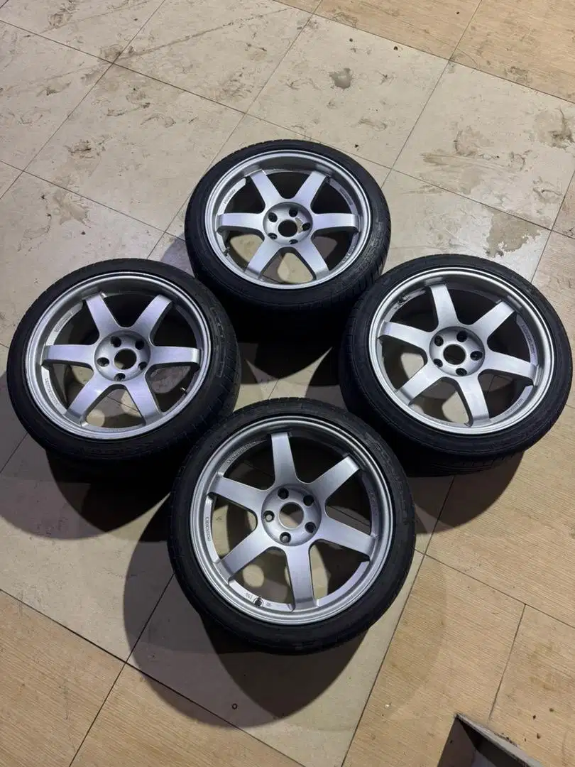 Velg te37 r18 dengan ban