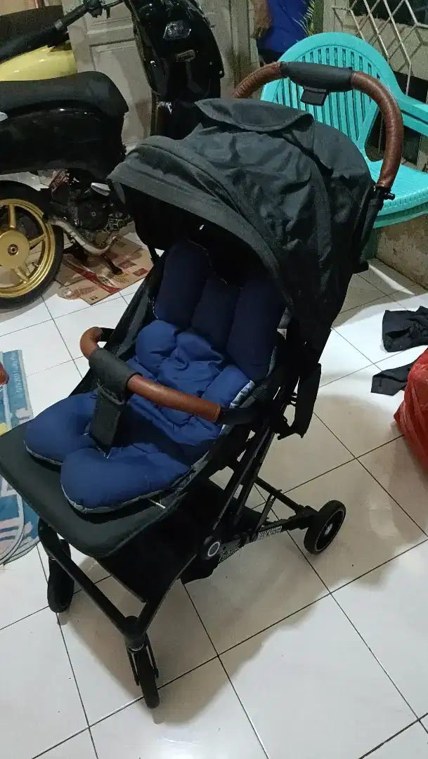 Stroller bayi Cris & Olins (Manchester)