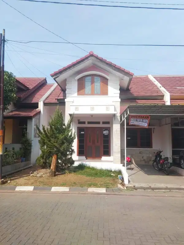 Rumah Townhouse Pinus Regency dekat Polda Jabar