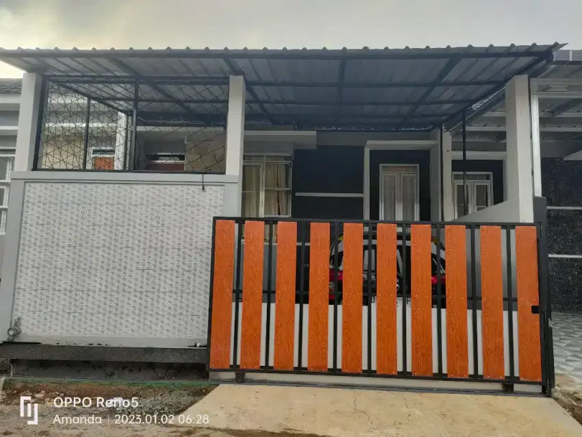 Di kontrakan satu unit rumah