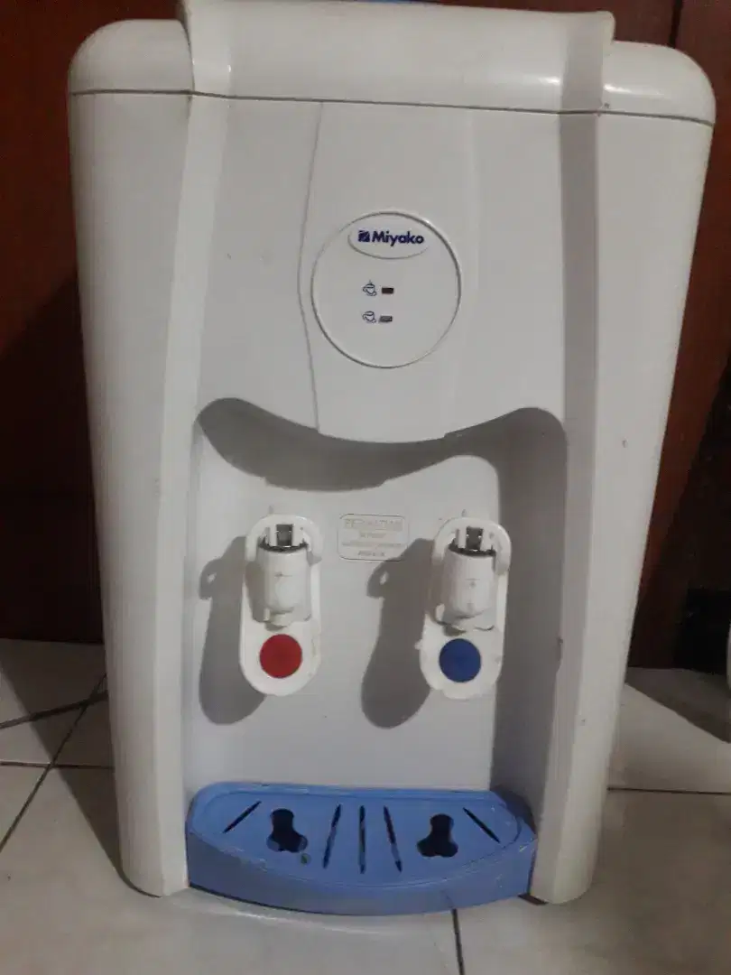 Dispenser merk miyako putih biru