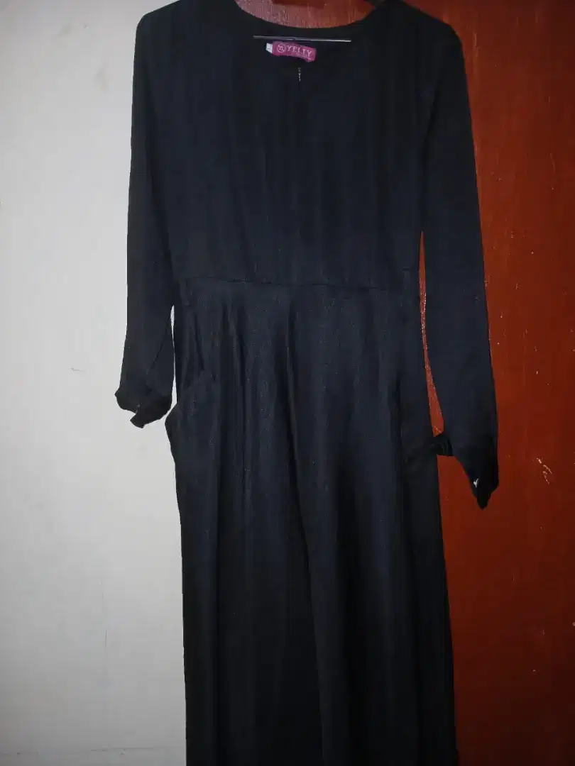 Busana muslim gamis dan tunik