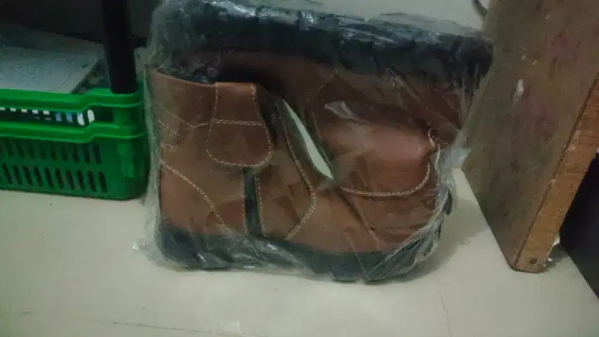 Sepatu Bot lapangan