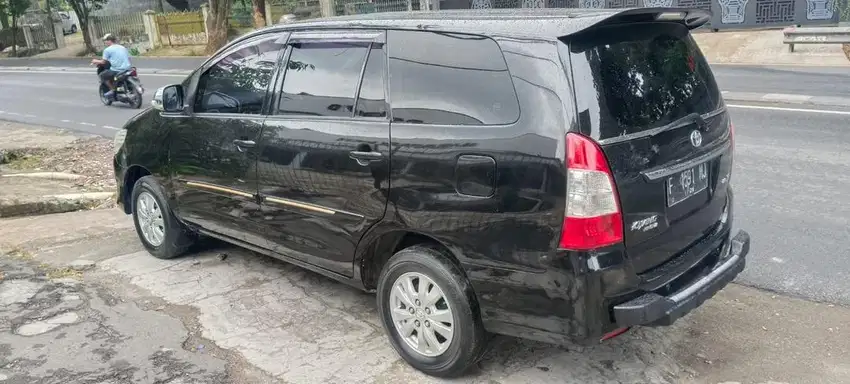 Toyota Kijang Innova 2011 bensin