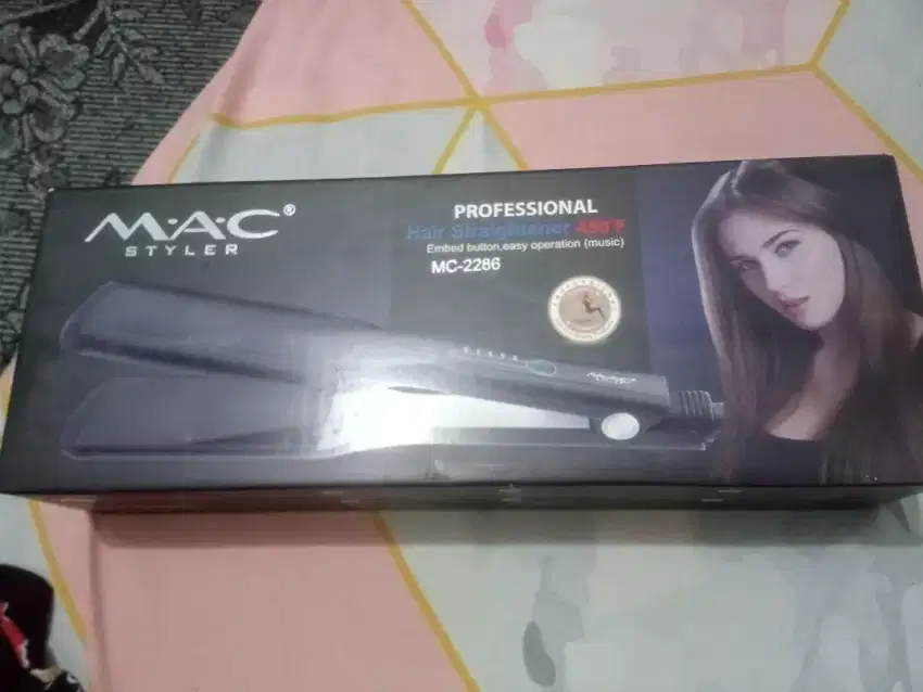 Catokan rambut MAC Styler