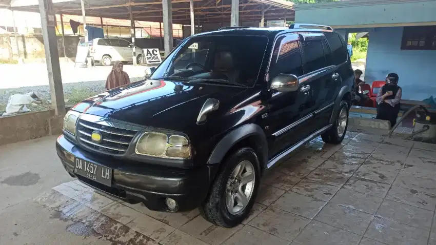 Dijual Mobil Suzuki Escudo XL7 AT (Matic) Tahun 2005 Hitam Metalik