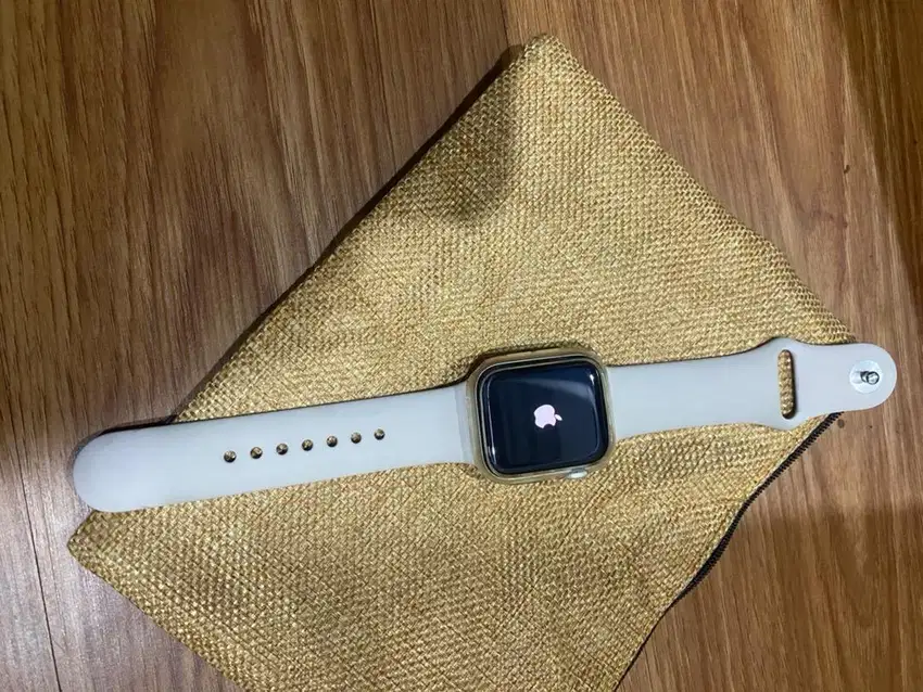 Apple Wacth SE (Gen2) Bekas Like New