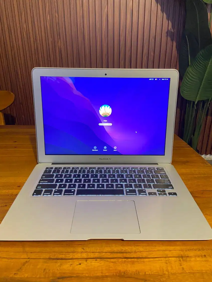 Macbook Air 2017 8/128 (13 inch)